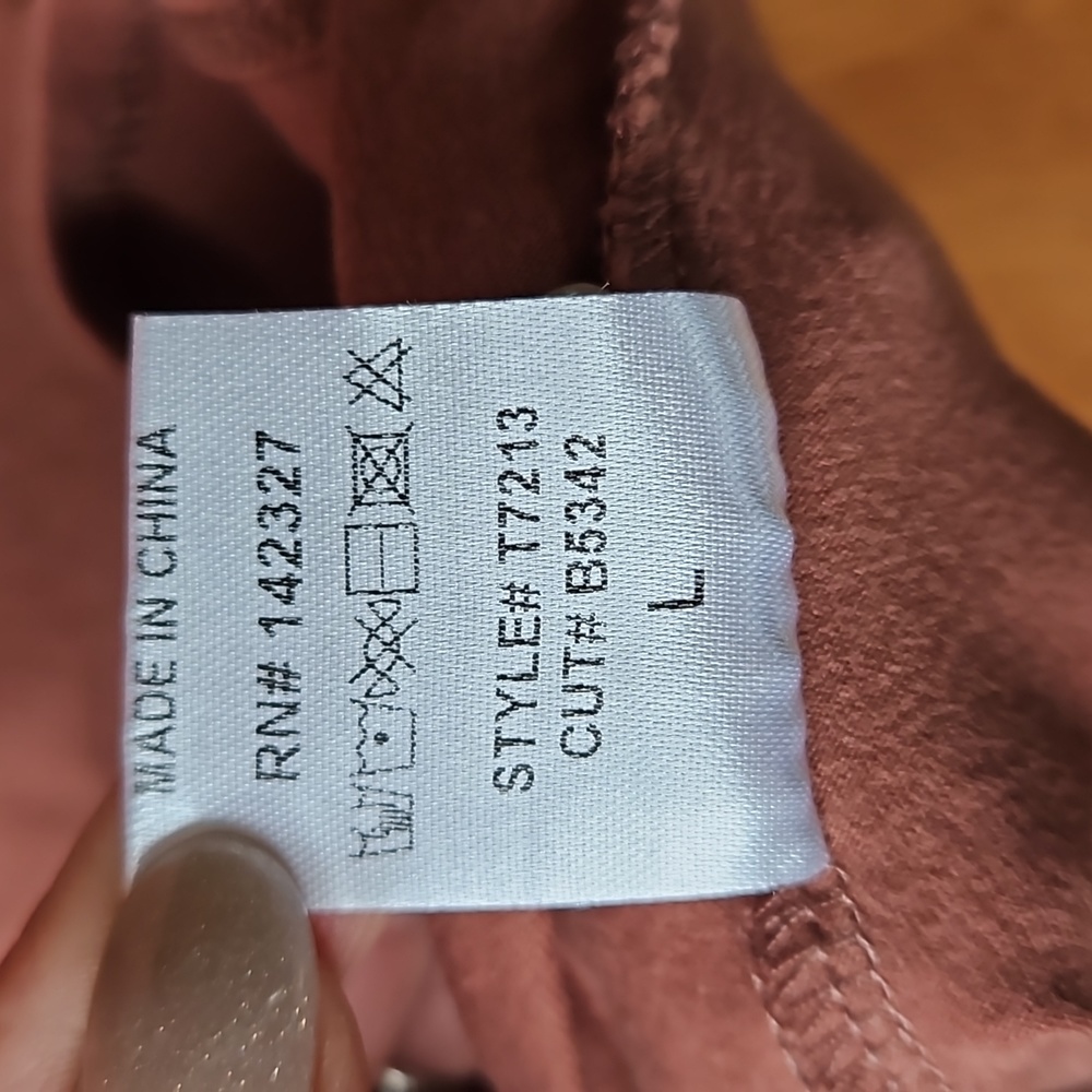 Akira Sleeveless Top [size L] - Picture 4 of 4